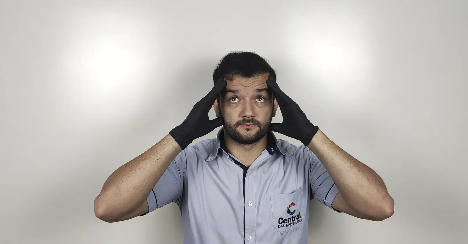 técnico cansado de tentar resolver o problema